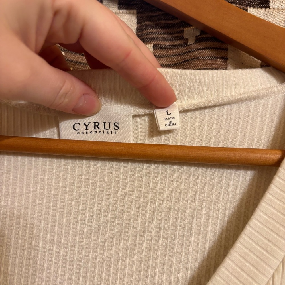 Cyrus Essentials Women’s White Long Sleeved Shirt Size Large - Picture 3 of 8